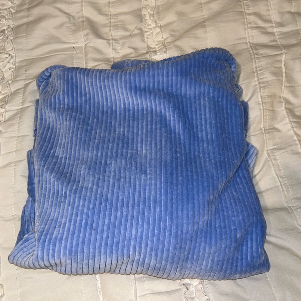 slightly cropped aerie top
